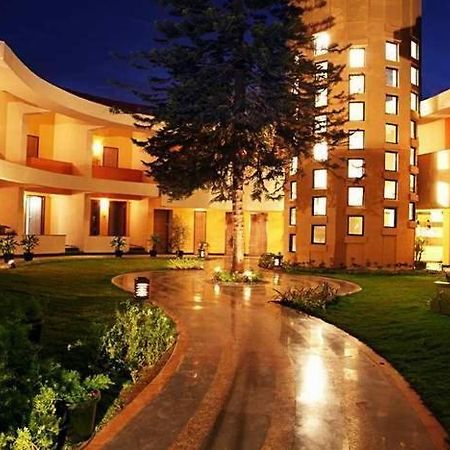 Sahil Sarovar Portico Лонавала Экстерьер фото